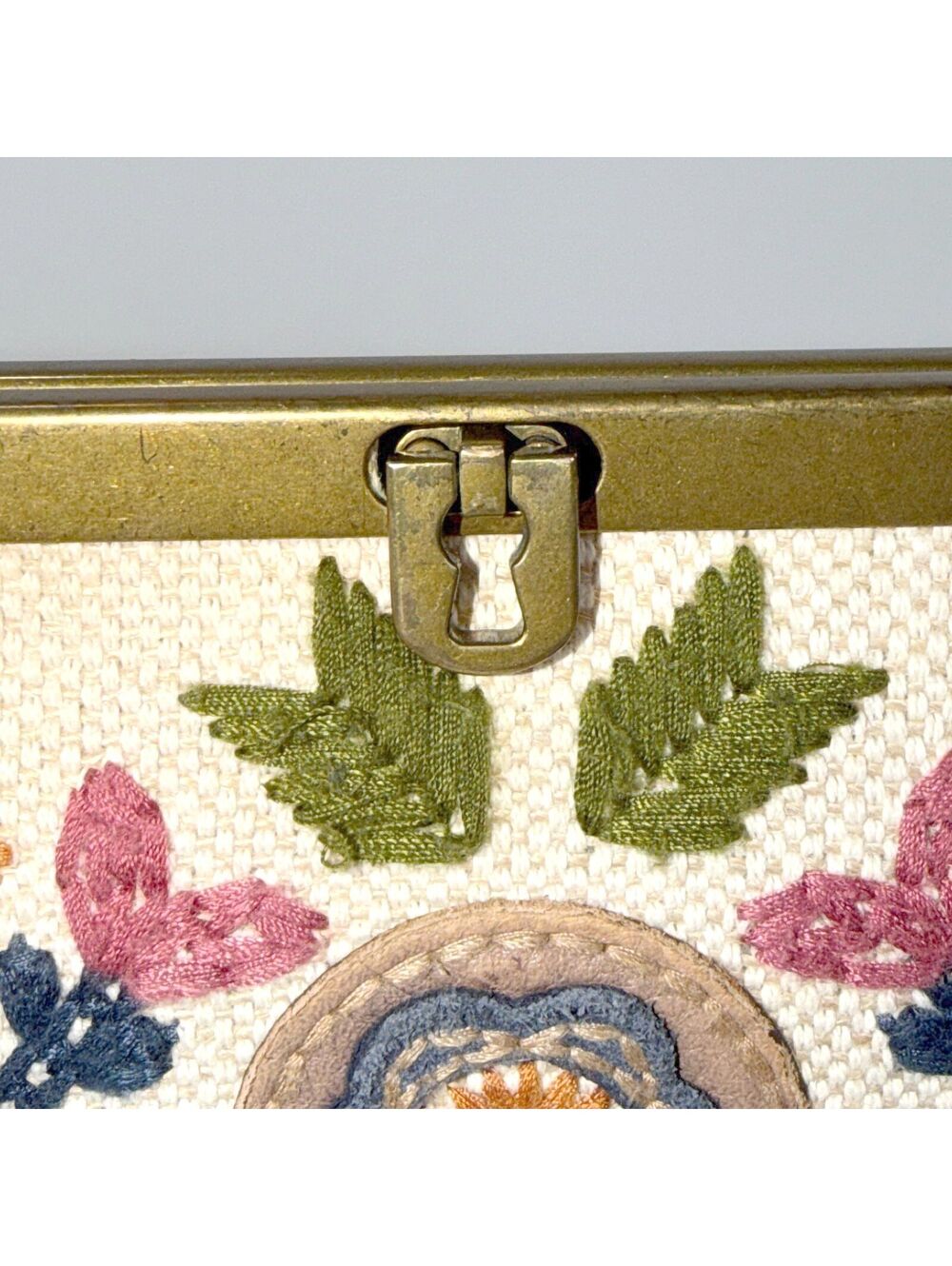 RARE Fossil Needlepoint Tapestry Clutch Wallet - Picture 3 of 8